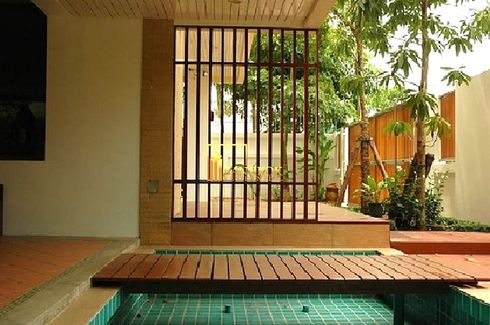 5 Bedroom House for rent in Phra Khanong Nuea, Bangkok