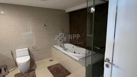 3 Bedroom Condo for sale in Bang Rak, Bangkok near BTS Saphan Taksin