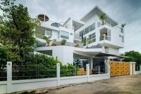 6 Bedroom Villa for Sale or Rent in Na Kluea, Chonburi