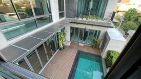 6 Bedroom House for sale in Khlong Tan Nuea, Bangkok