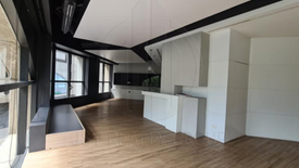 Office for rent in Langsuan, Bangkok near BTS Ploen Chit