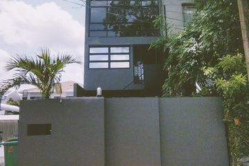 5 Bedroom Townhouse for rent in Chan Kasem, Bangkok near MRT Chankasem