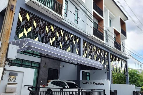 For Sale 3 bedrooms 4 bathroom Home Office Dimond Ville