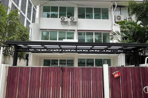 3 Bedroom Townhouse for rent in Silom, Bangkok near BTS Sala Daeng