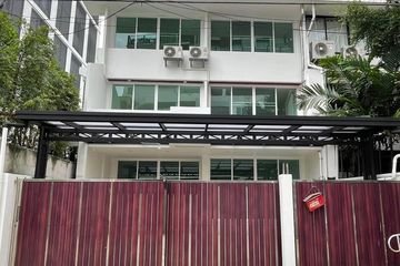 3 Bedroom Townhouse for rent in Silom, Bangkok near BTS Sala Daeng