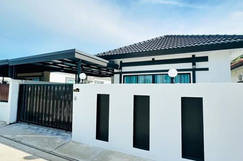 2 Bedroom House for sale in Rattanakorn Village 18, Na Kluea, Chonburi