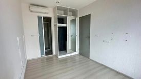 2 Bedroom Condo for sale in Life Ratchadapisek, Huai Khwang, Bangkok near MRT Huai Khwang