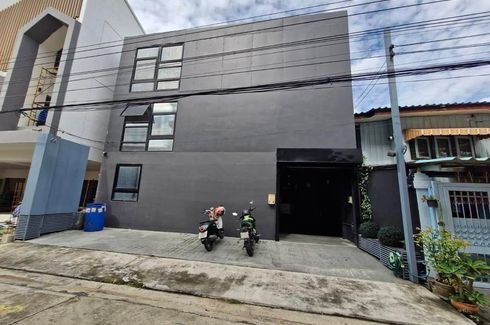 3 Bedroom House for rent in Bang Chak, Bangkok