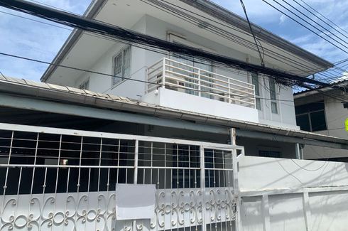 3 Bedroom House for rent in Khlong Tan Nuea, Bangkok