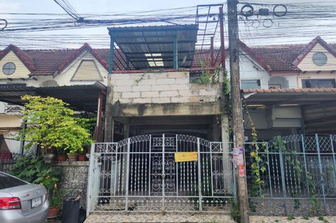 2 Bedroom Townhouse for sale in Dokmai, Bangkok