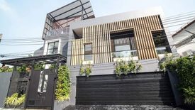 4 Bedroom House for sale in Phra Khanong Nuea, Bangkok near BTS Phra Khanong