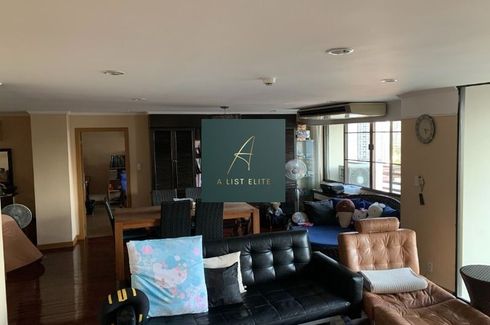 3 Bedroom Condo for sale in Acadamia Grand Tower, Khlong Tan Nuea, Bangkok near BTS Phrom Phong