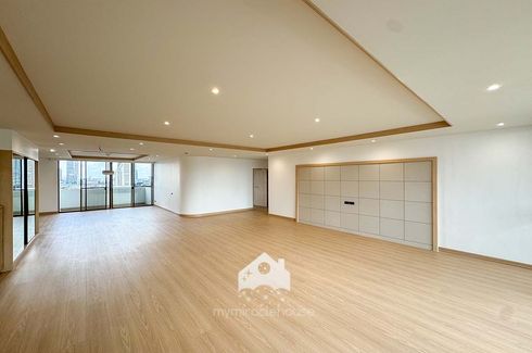 3 Bedroom Apartment for rent in Tipamas Mansion, Khlong Tan Nuea, Bangkok near BTS Phrom Phong