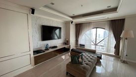 3 Bedroom Condo for sale in Silom, Bangkok near BTS Saphan Taksin