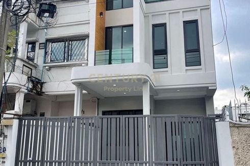 4 Bedroom Townhouse for sale in Phra Khanong Nuea, Bangkok near BTS Phra Khanong