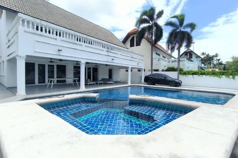 3 Bedroom House for sale in Na Kluea, Chonburi