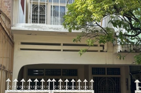 2 Bedroom Townhouse for sale in Phra Khanong Nuea, Bangkok near BTS Ekkamai