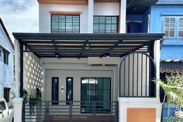 3 Bedroom Townhouse for sale in Khlong Sam Prawet, Bangkok