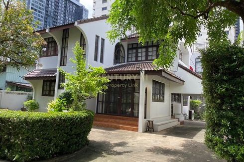 4 Bedroom House for rent in Thanon Phetchaburi, Bangkok near MRT Yommarat