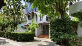 4 Bedroom House for rent in Thanon Phetchaburi, Bangkok near MRT Yommarat