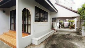 4 Bedroom House for rent in Thanon Phetchaburi, Bangkok near MRT Yommarat