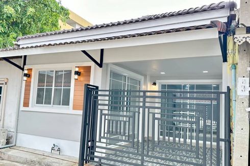 3 Bedroom House for sale in Bang Khu Rat, Nonthaburi