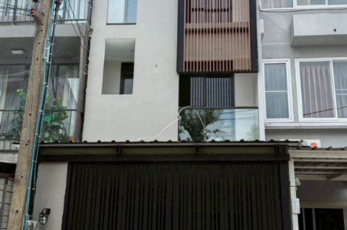 3 Bedroom Townhouse for sale in Phra Khanong Nuea, Bangkok near BTS Ekkamai