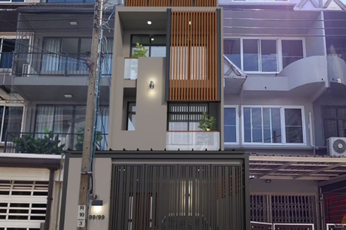 3 Bedroom Townhouse for sale in Phra Khanong Nuea, Bangkok near BTS Ekkamai