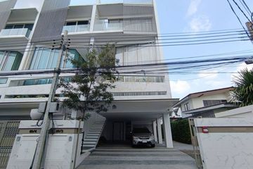 4 Bedroom Townhouse for sale in Chan Kasem, Bangkok near MRT Phawana