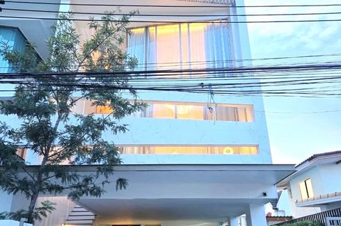 3 Bedroom Townhouse for Sale or Rent in Chan Kasem, Bangkok near MRT Lat Phrao