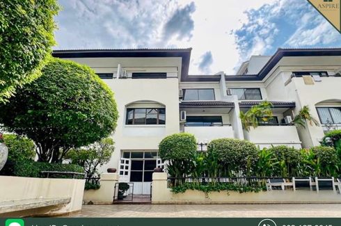 3 Bedroom Townhouse for sale in Phra Khanong Nuea, Bangkok