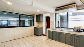 3 Bedroom Townhouse for sale in Phra Khanong Nuea, Bangkok