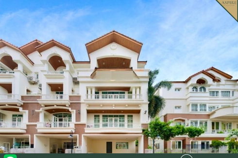 6 Bedroom Townhouse for sale in Phra Khanong Nuea, Bangkok