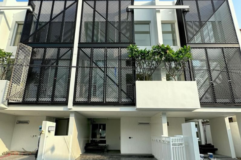 3 Bedroom Townhouse for rent in Bang Chak, Bangkok