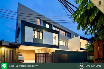 4 Bedroom House for sale in Phra Khanong, Bangkok near BTS Ekkamai