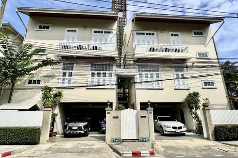 3 Bedroom Townhouse for rent in Phra Khanong, Bangkok near BTS Thong Lo