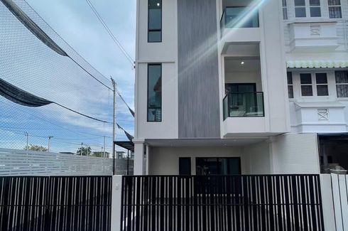 4 Bedroom Townhouse for sale in Bang Chak, Bangkok near BTS Punnawithi