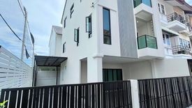 4 Bedroom Townhouse for sale in Bang Chak, Bangkok near BTS Punnawithi