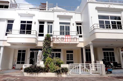 3 Bedroom Townhouse for sale in Na Kluea, Chonburi