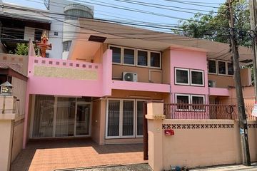 3 Bedroom House for rent in Chom Phon, Bangkok near MRT Chankasem