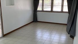 3 Bedroom House for rent in Chom Phon, Bangkok near MRT Chankasem