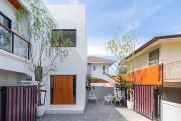 5 Bedroom Villa for Sale or Rent in Sam Sen Nok, Bangkok