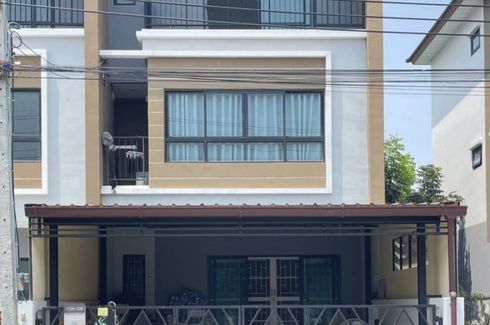 3 Bedroom Townhouse for sale in Thap Yao, Bangkok