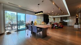 3 Bedroom Condo for sale in Le Raffine Sukhumvit 24, Khlong Tan, Bangkok near BTS Phrom Phong