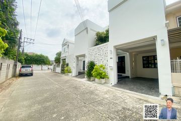 4 Bedroom Townhouse for sale in Phra Khanong Nuea, Bangkok near BTS Phra Khanong