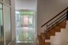 Townhouse for sale in Hua Mak, Bangkok near MRT Si Kritha