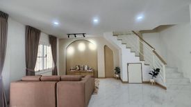 3 Bedroom House for sale in Sam Wa Tawan Tok, Bangkok