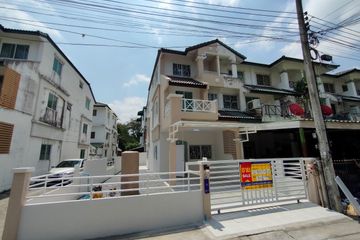 Townhouse for sale in Tha Raeng, Bangkok