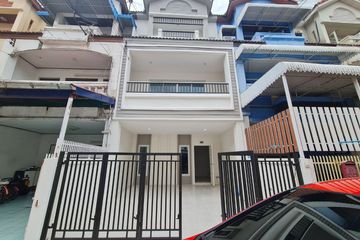 Townhouse for sale in Nuan Chan, Bangkok near MRT Vatcharaphon