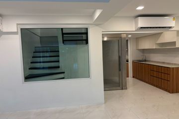 Commercial for rent in Khlong Toei Nuea, Bangkok near Airport Rail Link Makkasan